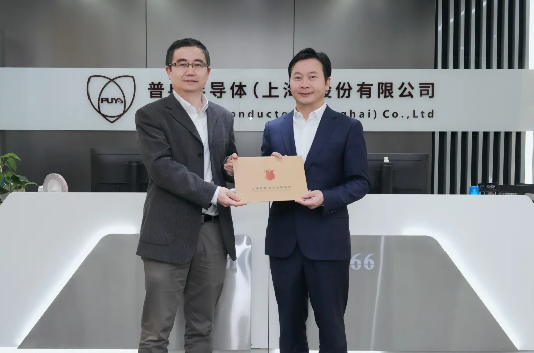 浦东新区领导莅临龙八国际股份调研指导(图1)